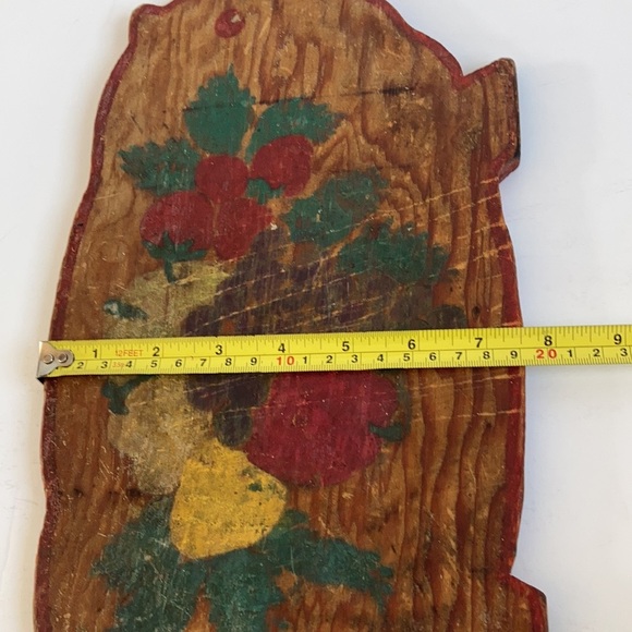 Vintage wood pig cutting board folk art painted red strawberries grapes - Picture 13 of 15